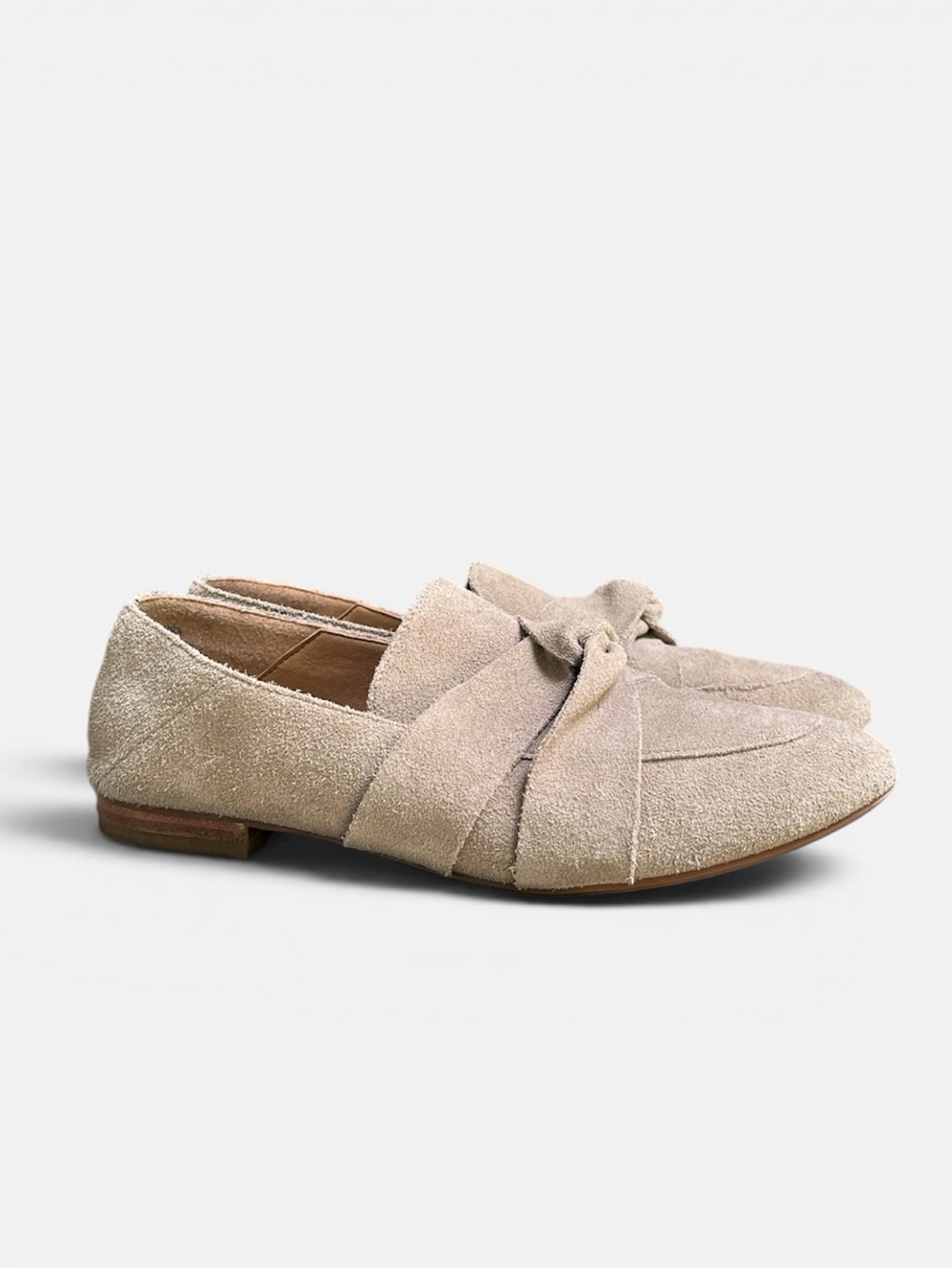 Susina Delaney Suede Knot Loafer Flat in Taupe Size 6 1/2 M